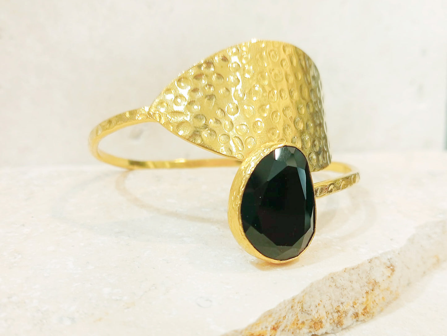 Bracelet jonc Feuille noire