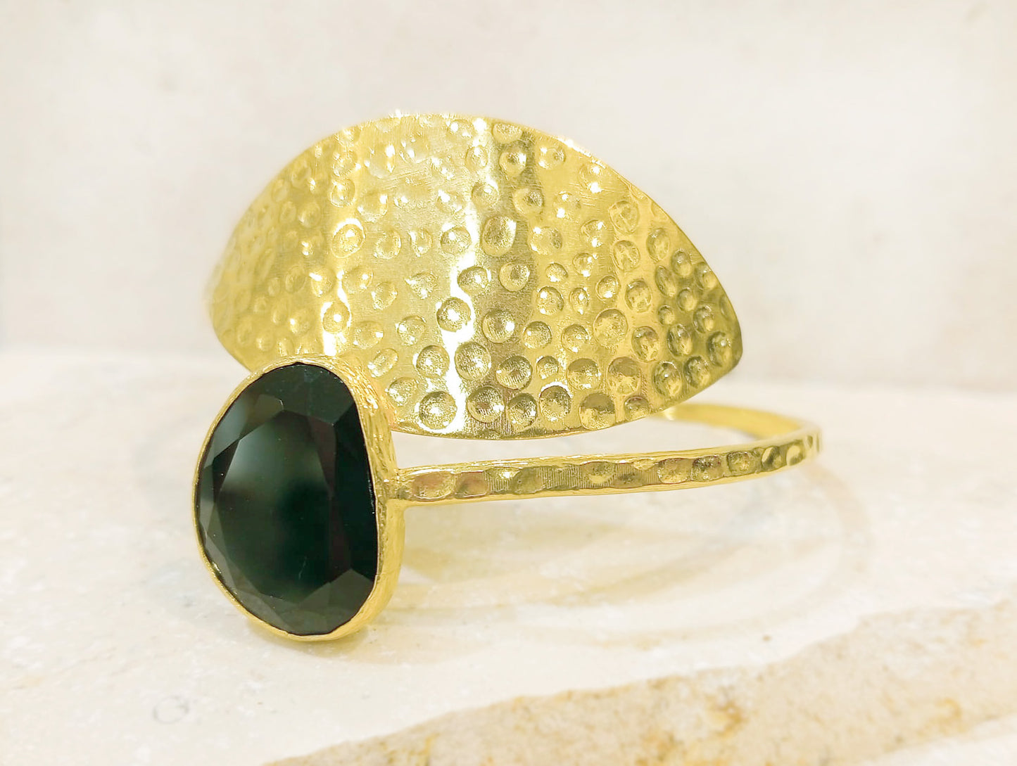 Bracelet jonc Feuille noire